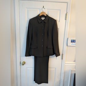 Casual Corner Annex Business Suit, Size 14, Olive Green, never worn!